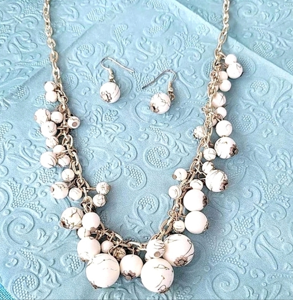 Vintage Silver Faux Pearl Cluster Gold Drizzle Timeless Bauble Necklace Set